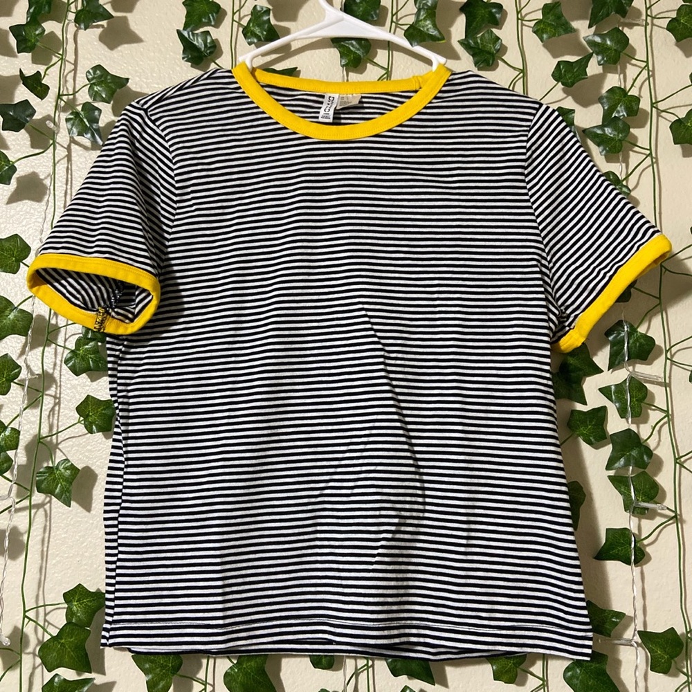 Black and White Striped Crop-Top